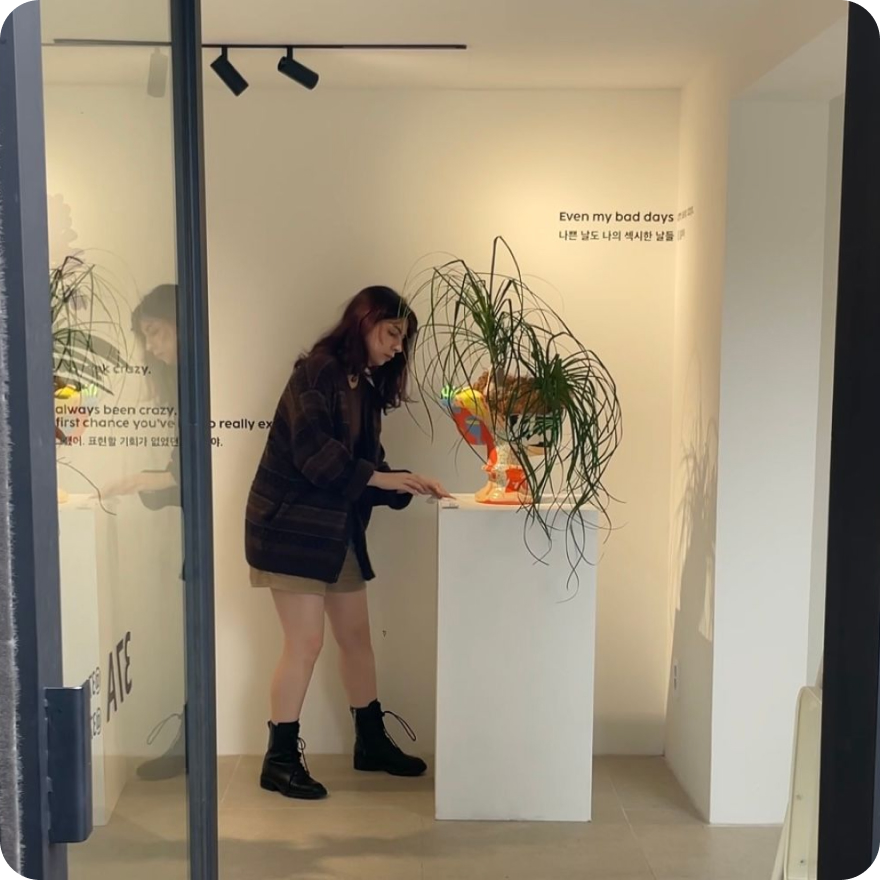 My Experience as a Freelance<br>아르바이트 Gallery Assistant in Korea